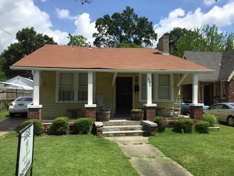 Building Photo - 2288 York Ave