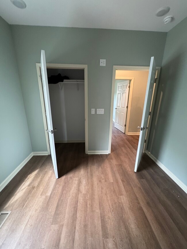 Building Photo - 260 Cedar St