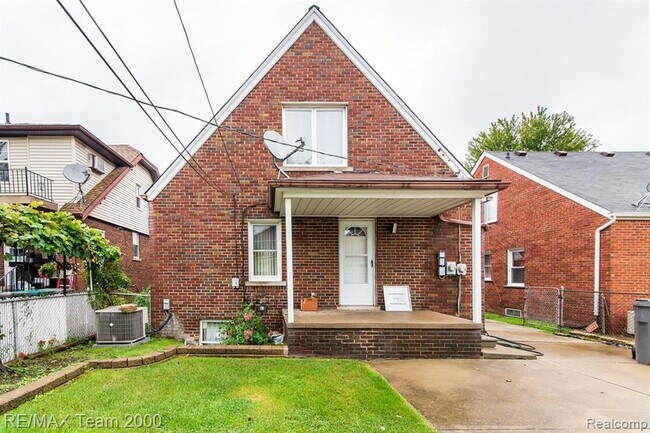 Building Photo - 7527 Hartwell St
