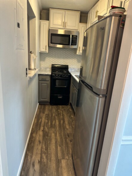 Building Photo - 2805 Northeast Expy