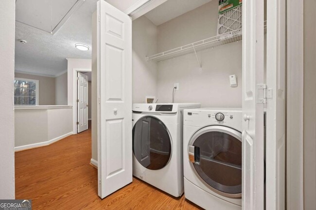 Building Photo - 2339 Leacroft Way