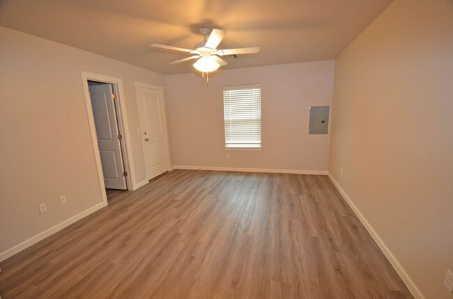 Building Photo - 3 Bed 2 Bath 2 Car Garage Duplex in Summit Ridge Addition NW OKC