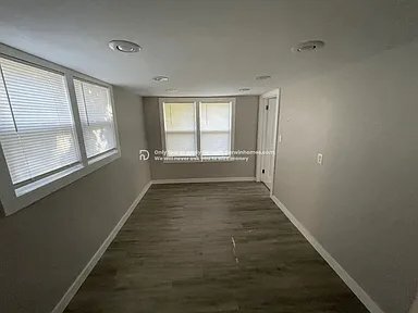 Building Photo - 1423 E Resthaven Rd