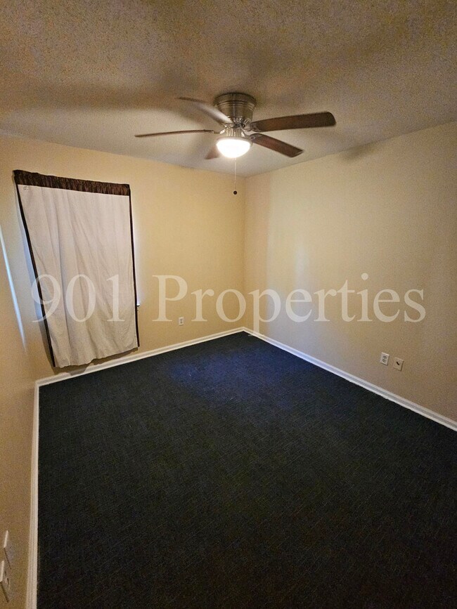 Building Photo - 9018 Moss Point Dr