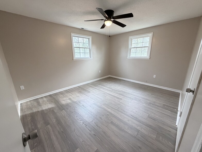 Building Photo - 125 McClure St