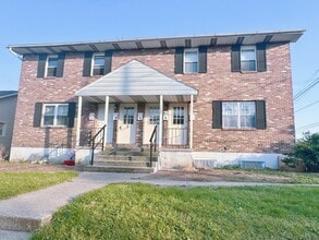 Building Photo - 1738 W Cedar St