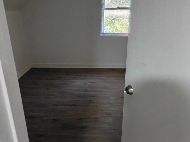 Building Photo - 1268 W 71st Pl