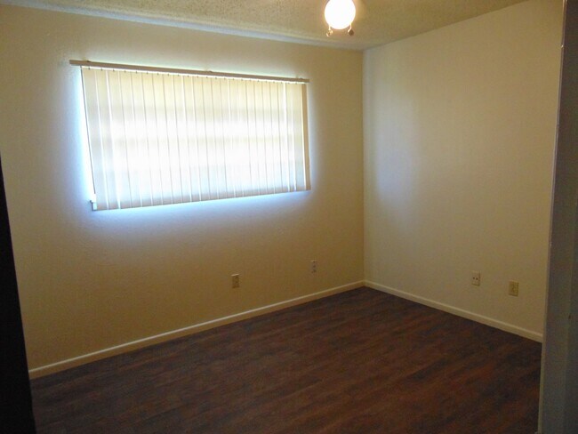 Building Photo - 6914fre