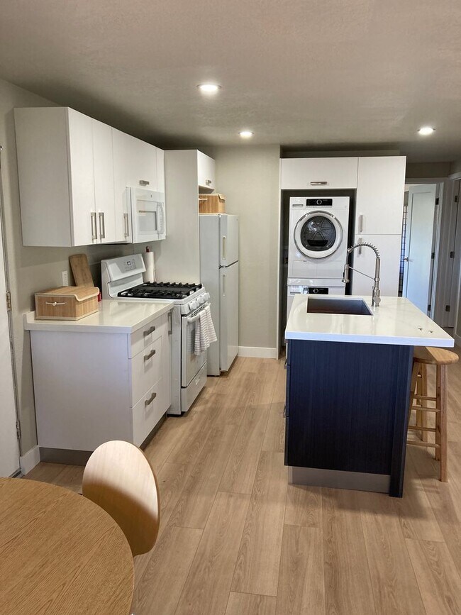 Building Photo - Spectacular, Panoramic Red Rock Views in West Sedona