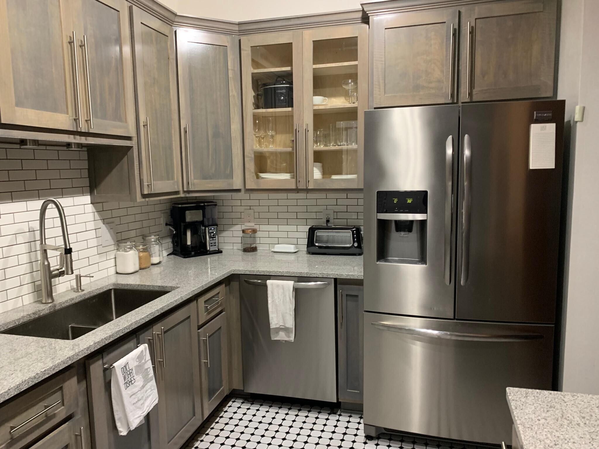 Building Photo - 432 E. Rich St