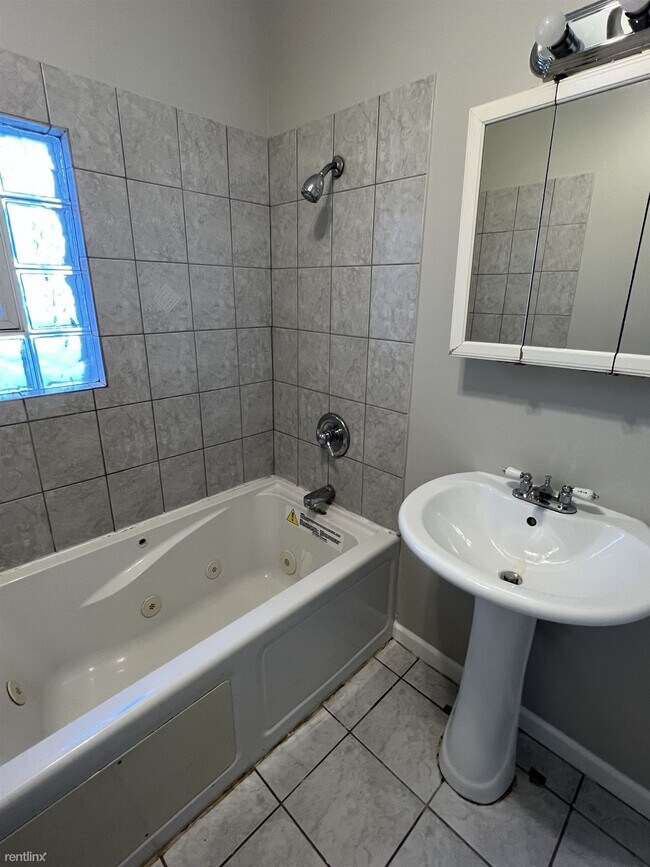 Building Photo - 4 br, 2 bath House - 918 Logan Street Sout...