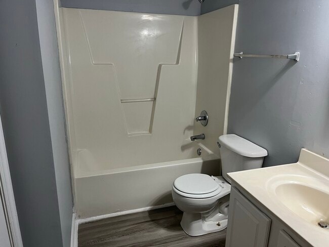 Building Photo - 901 Marlborough Rd