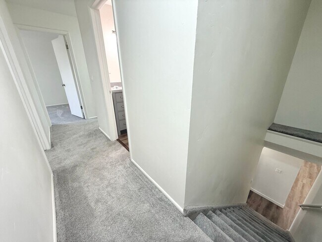 Building Photo - Open House June 20th | 3 Bedroom Townhome in Holladay
