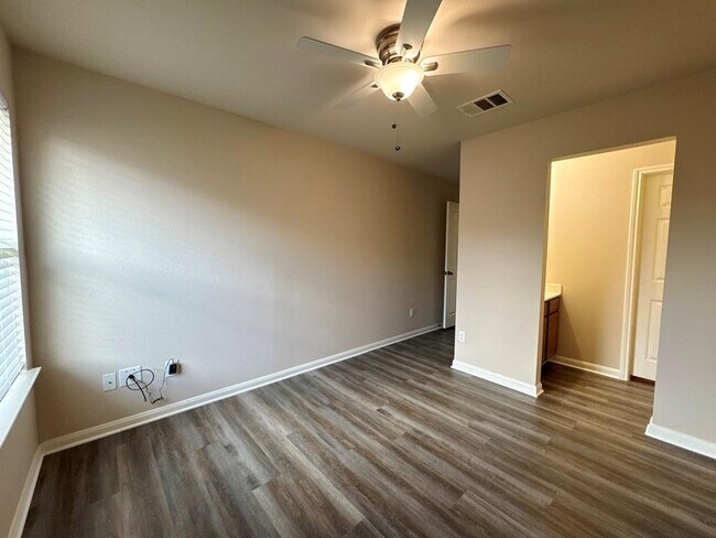 Building Photo - 285 Amber Ash Dr