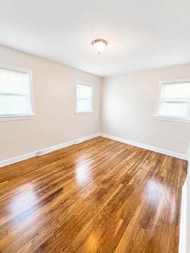 Building Photo - 347 Cedar Dr