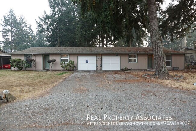 Building Photo - Cozy Two Bedroom Duplex in Tacoma Near Lew...