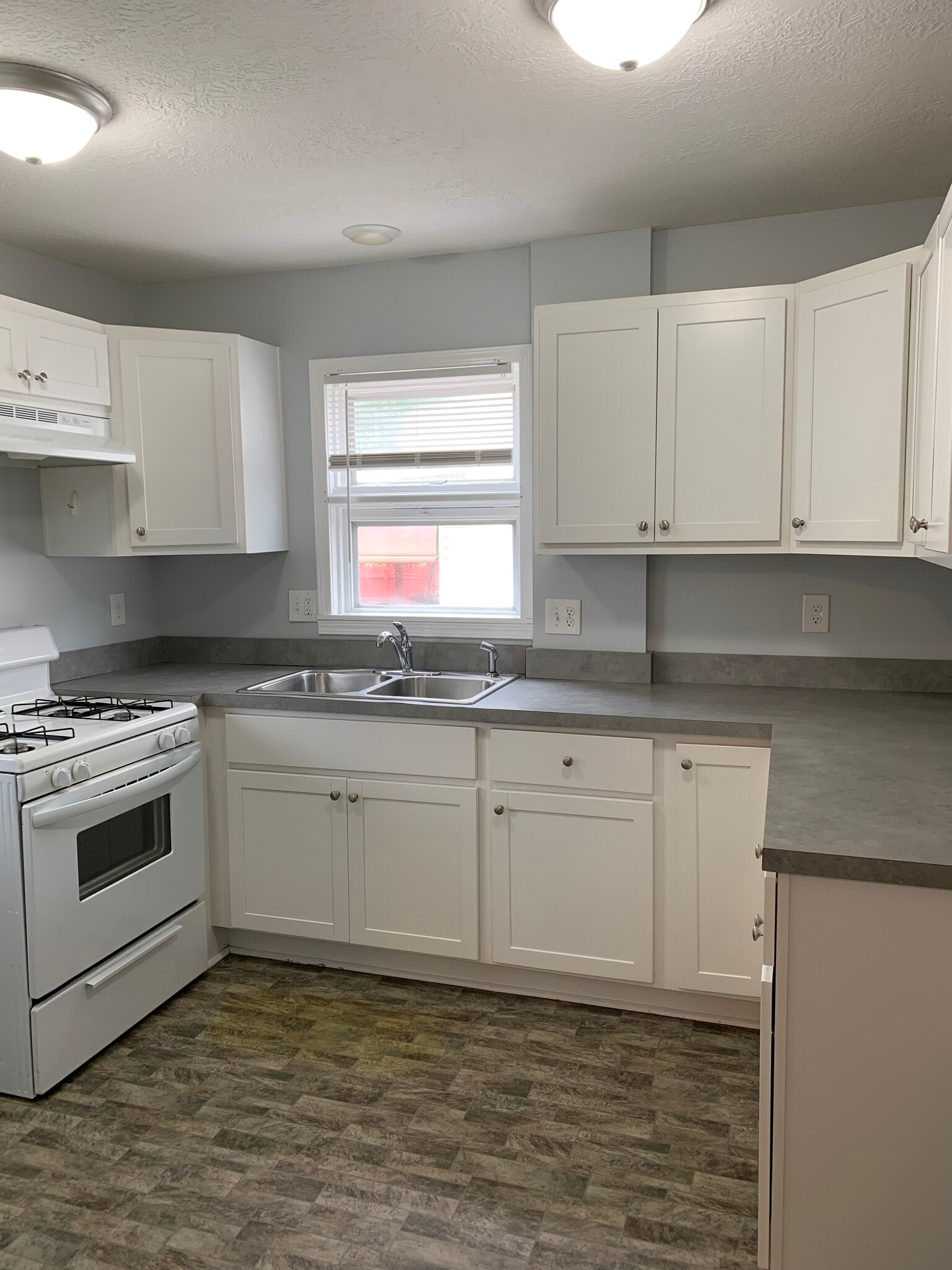 Building Photo - 720 Roselawn Ave