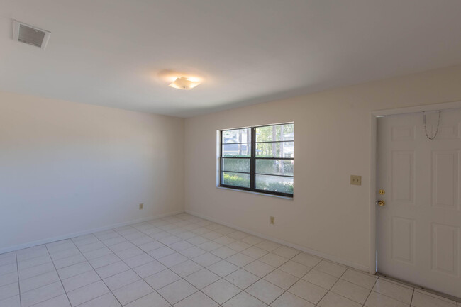 Building Photo - 13742 Bottlebrush Ct