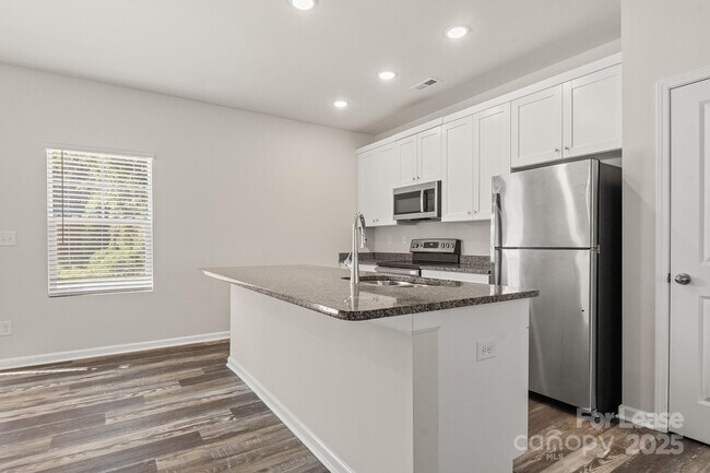 Building Photo - 117 Dogwood Vlg Trl