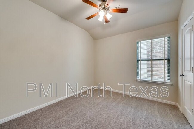 Building Photo - 2404 Sun Creek Dr