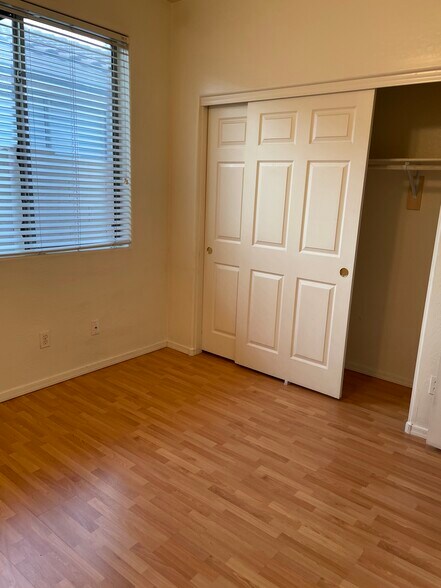 Building Photo - 1079 E Susan Ln