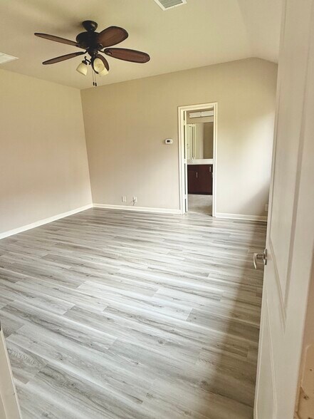 Building Photo - 443 Hayes St