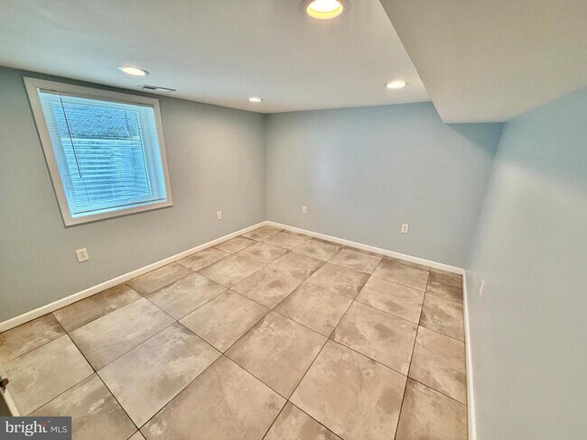 Building Photo - 4020 Grant St NE