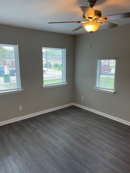 Building Photo - 9505 Sierra Dr