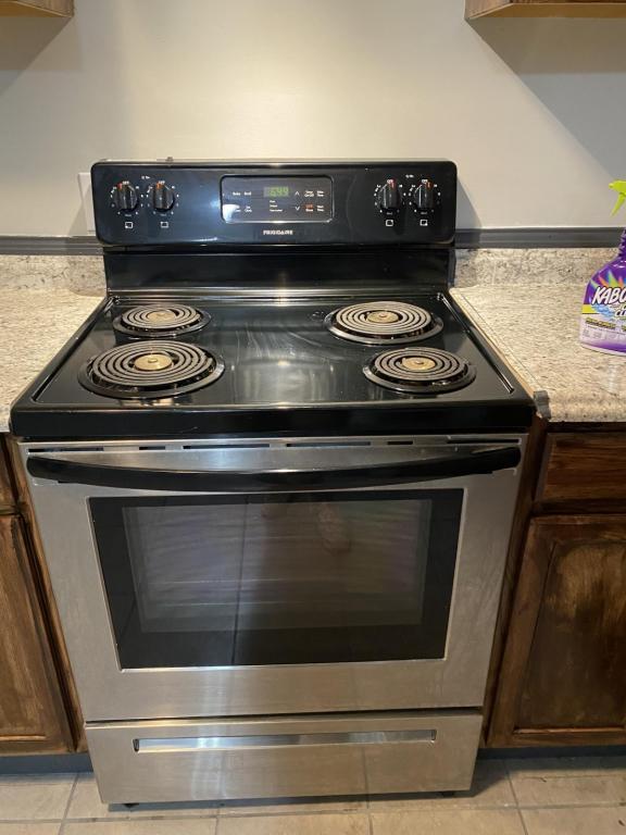 Building Photo - 618 Robinson Dr