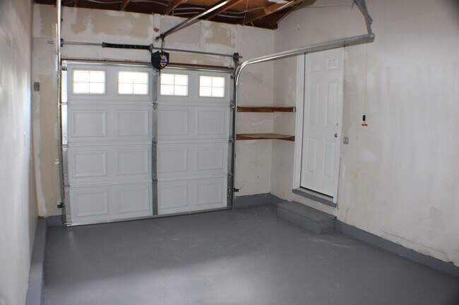 Building Photo - 2080 Poteae Cir