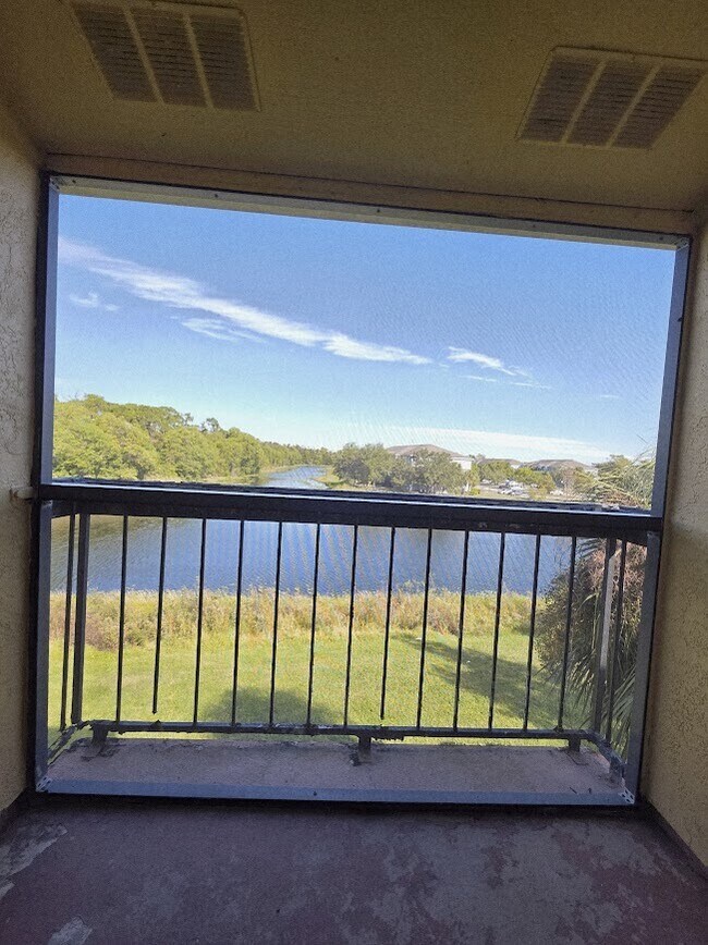 Building Photo - 2845 Winkler Ave