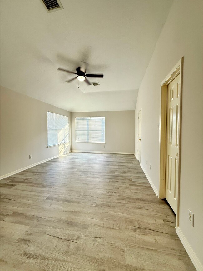 Building Photo - 6534 Carly Park Way