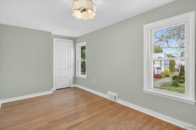 Building Photo - 423 Wendell Terrace