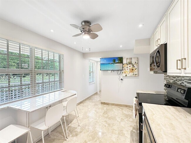 Building Photo - 3505 Oaks Way