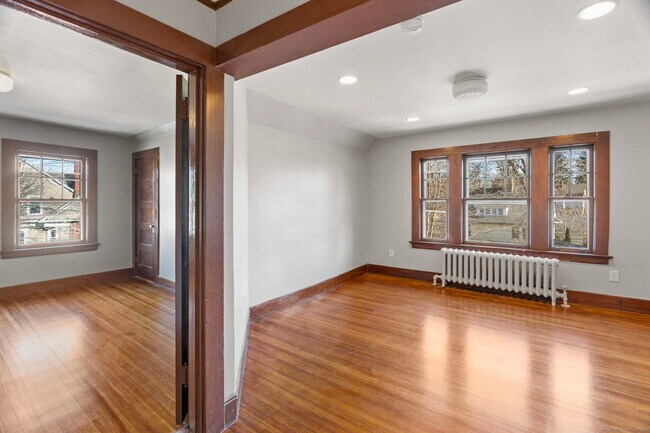 Building Photo - 117 Whitney St