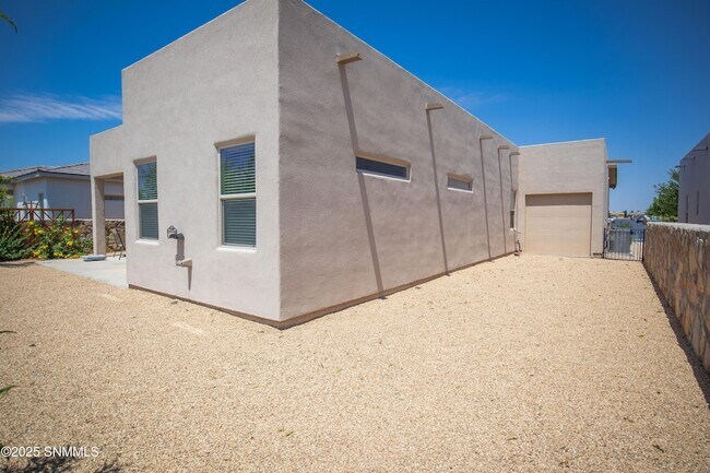 Building Photo - 3718 Golden Echo Lp