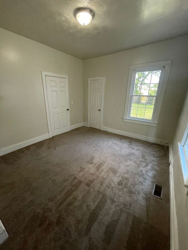 Building Photo - 2206 Edwards Ave