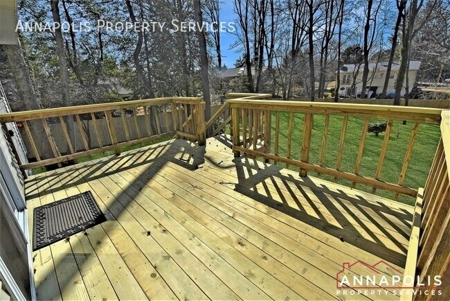 Building Photo - 424 Holly Dr