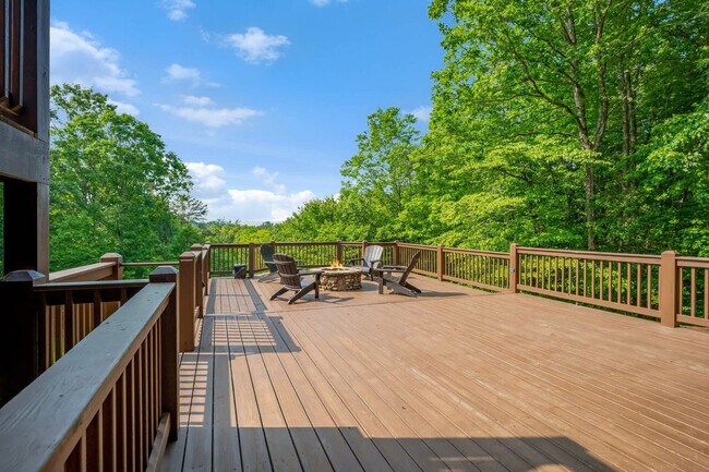 Building Photo - 150 Arrow Way