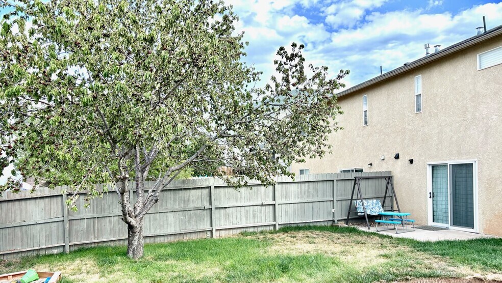 Building Photo - 996 W Greenslake Dr