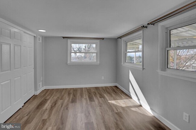 Building Photo - 933 N Hanover St