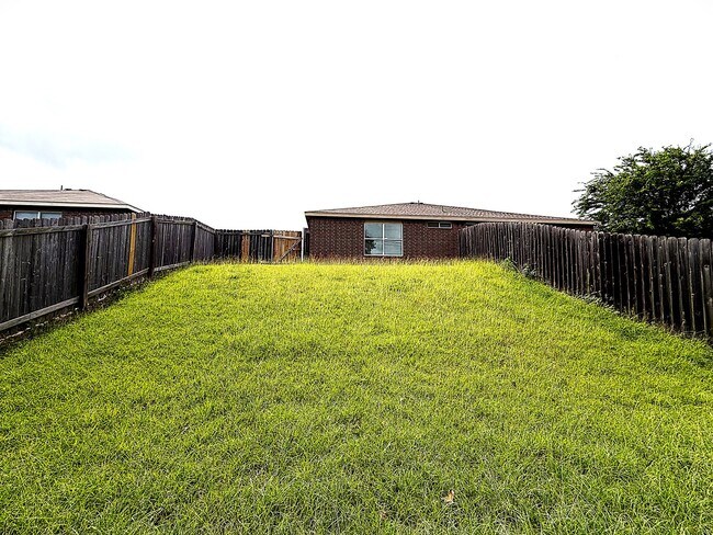 Building Photo - 5208 Lauren Lea Dr