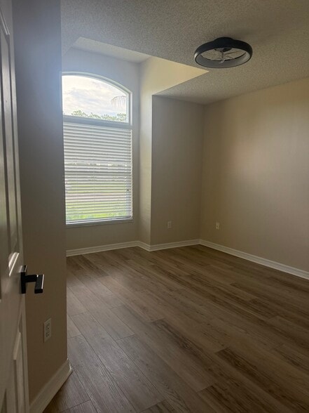 Building Photo - 1744 Arash Cir