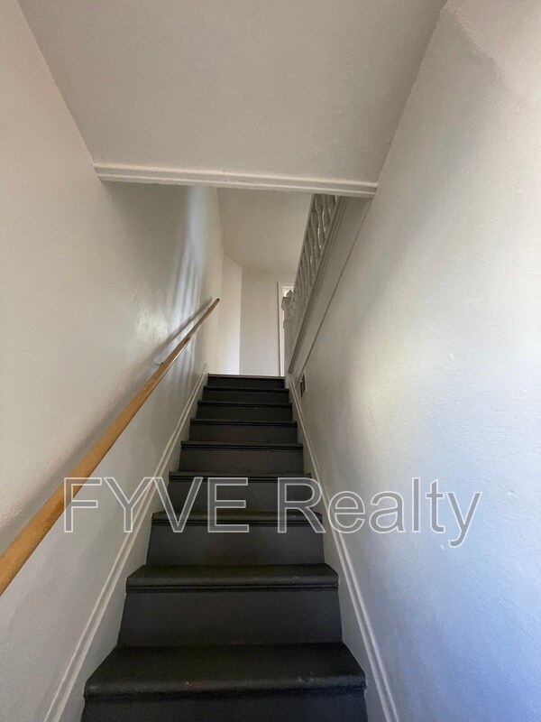 Building Photo - 489 Norton St