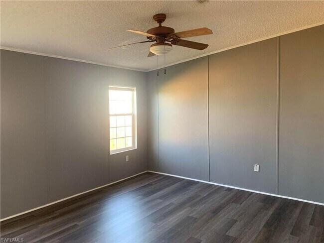 Building Photo - **FIRST MONTHS RENT FREE ** 3 Bedroom Wate...