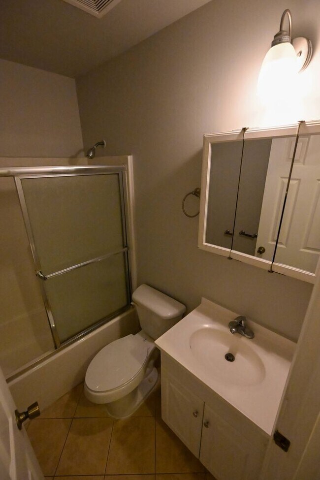 Building Photo - Stunning 3BR / 3BA Home on 2.48 Acres – Hillsborough, NC