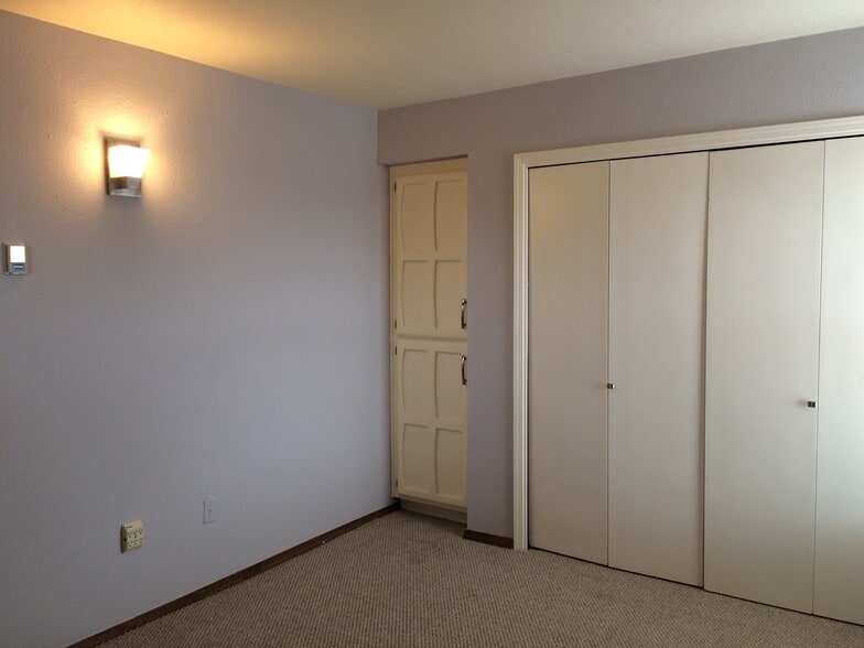 Building Photo - 1464 Avenida de las Americas