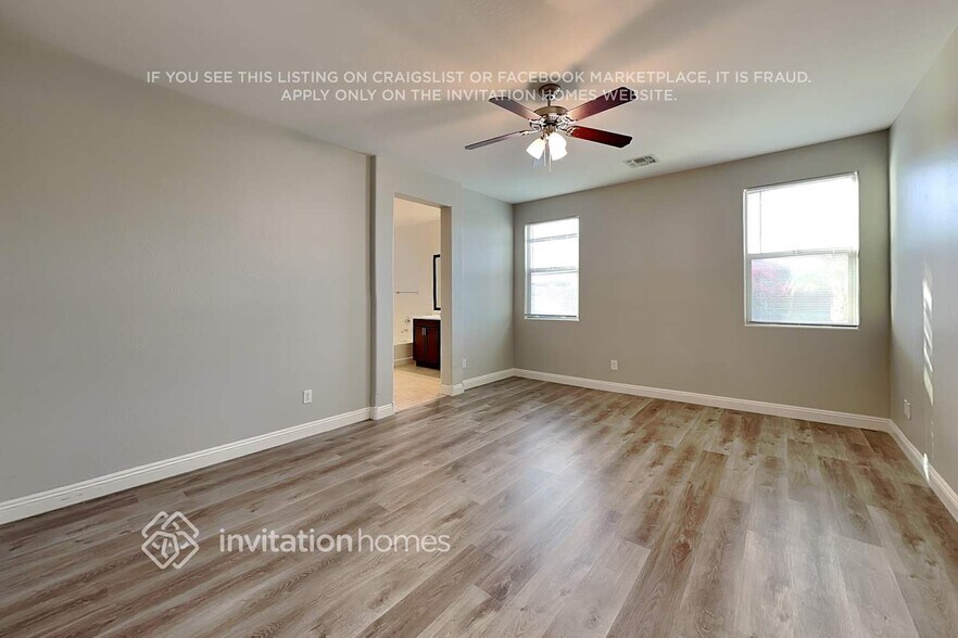 Building Photo - 1806 W Paisley Dr