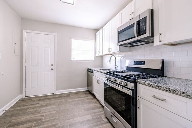 Building Photo - Premium 2 Bedroom Apartment in Atlanta's Upper Westside | First-Floor Home | Reduced Rent + First...