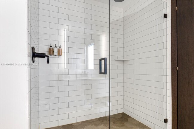 Building Photo - 398 NE 5th St